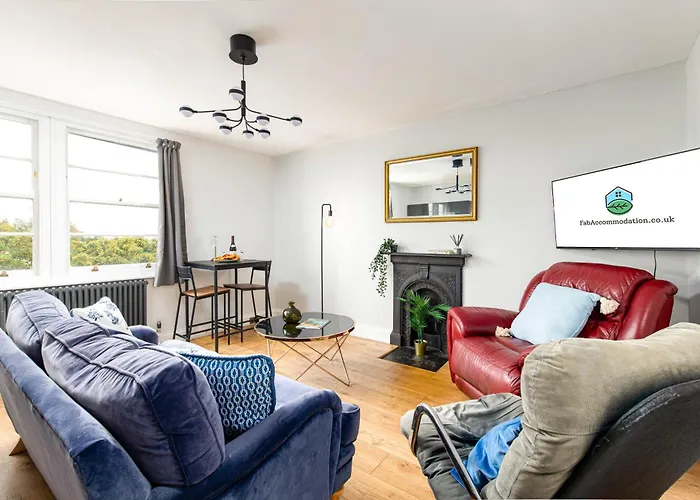 New Stunning Clifton Flat-parking-by Fabaccommodation Bristol