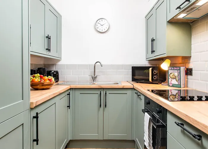 New Stunning Clifton Flat-parking-by Fabaccommodation Apartament