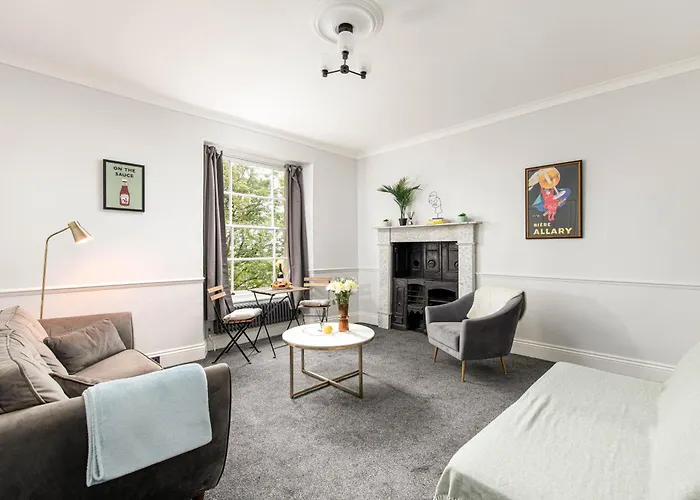 New Stunning Clifton Flat-parking-by Fabaccommodation Apartament *