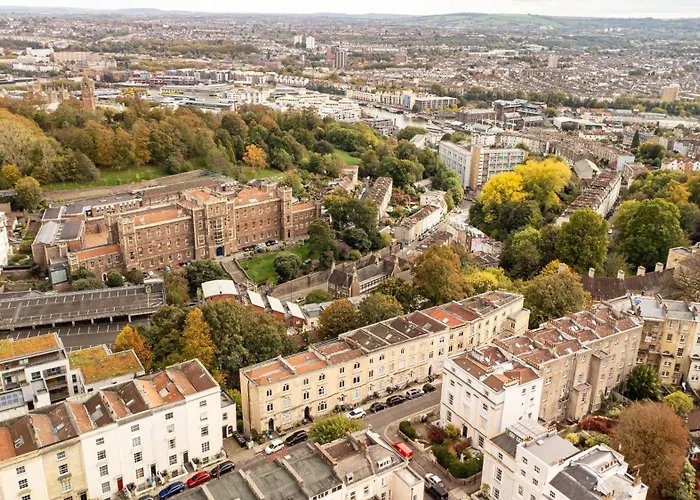 Apartment Stunning Clifton Flat-parking-by Fabaccommodation