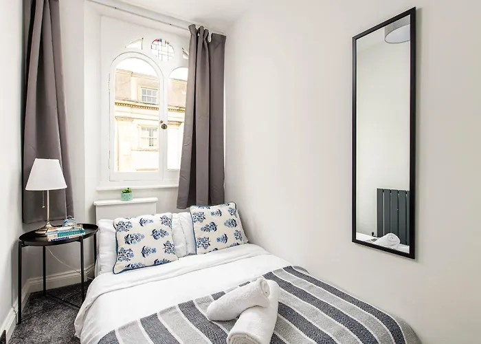 Stunning Clifton Flat-parking-by Fabaccommodation