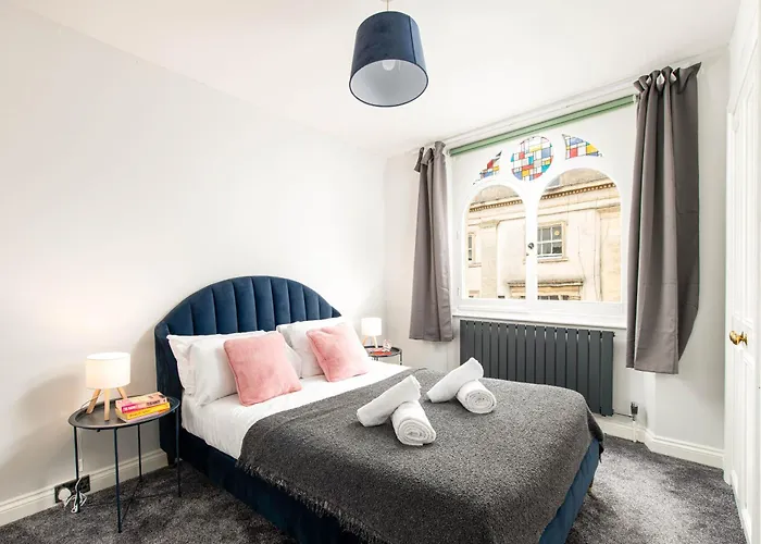 New Stunning Clifton Flat-parking-by Fabaccommodation Bristol