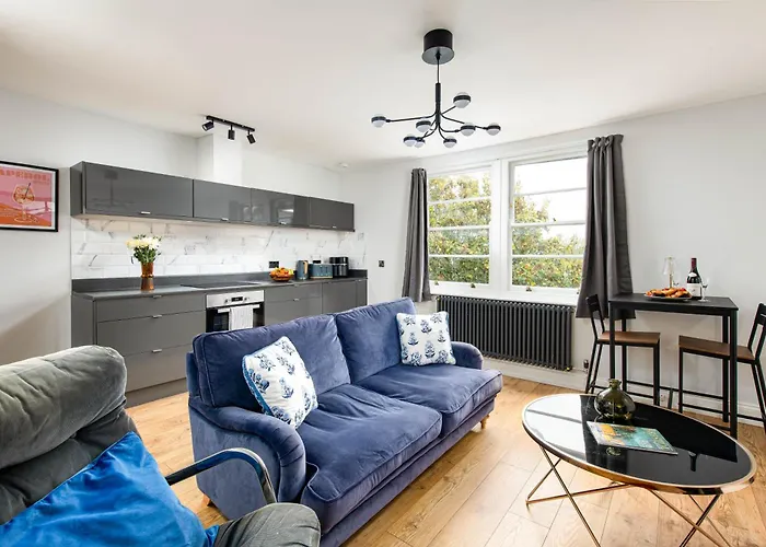 Stunning Clifton Flat-parking-by Fabaccommodation Bristol