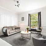 New Stunning Clifton Flat-parking-by Fabaccommodation Bristol
