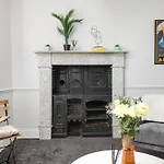 Apartamento New Stunning Clifton Flat-parking-by Fabaccommodation *
