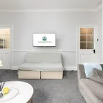 New Stunning Clifton Flat-parking-by Fabaccommodation Apartamento