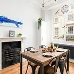 New Stunning Clifton Flat-parking-by Fabaccommodation *