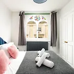 New Stunning Clifton Flat-parking-by Fabaccommodation Apartamento *