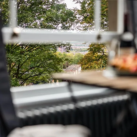 Apartmán Stunning Clifton Flat-parking-by Fabaccommodation *