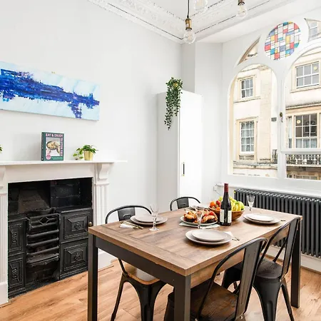 New Stunning Clifton Flat-parking-by Fabaccommodation *