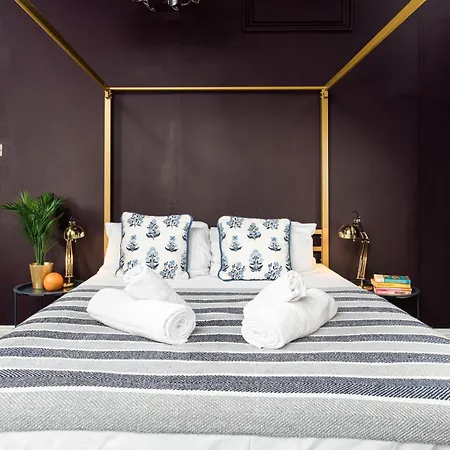 Stunning Clifton Flat-parking-by Fabaccommodation *