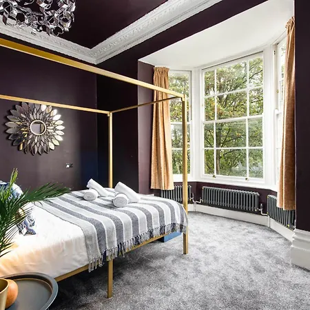 Stunning Clifton Flat-parking-by Fabaccommodation Apartman Bristol