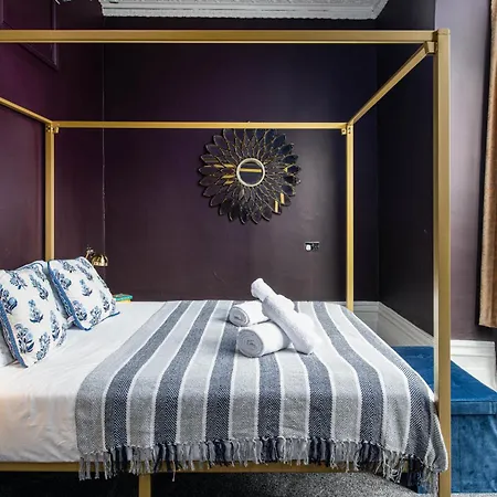 Stunning Clifton Flat-parking-by Fabaccommodation Apartman *