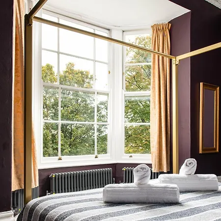 New Stunning Clifton Flat-parking-by Fabaccommodation