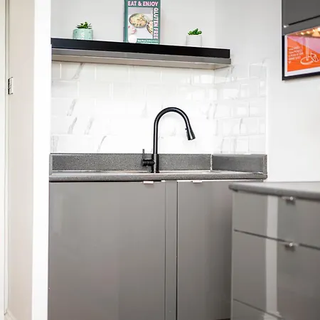 Stunning Clifton Flat-parking-by Fabaccommodation * Bristol