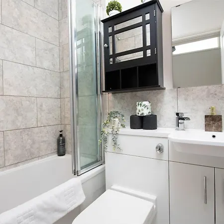 Stunning Clifton Flat-parking-by Fabaccommodation Apartman *