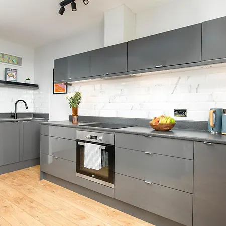 Stunning Clifton Flat-parking-by Fabaccommodation