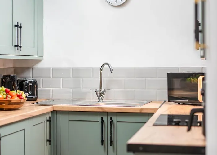 Stunning Clifton Flat-parking-by Fabaccommodation *