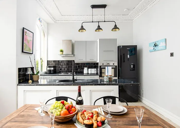 New Stunning Clifton Flat-parking-by Fabaccommodation Lejlighed *