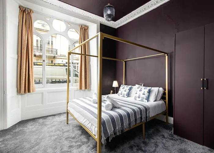 New Stunning Clifton Flat-parking-by Fabaccommodation Lejlighed