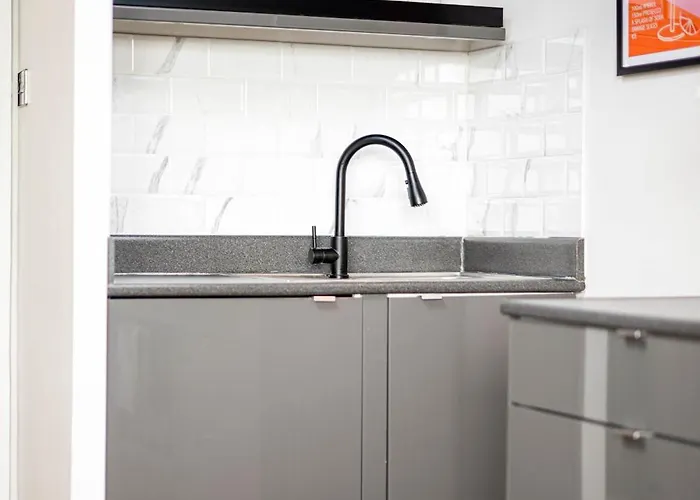 Stunning Clifton Flat-parking-by Fabaccommodation * Bristol