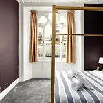 Apartment New Stunning Clifton Flat-parking-by Fabaccommodation Bristol