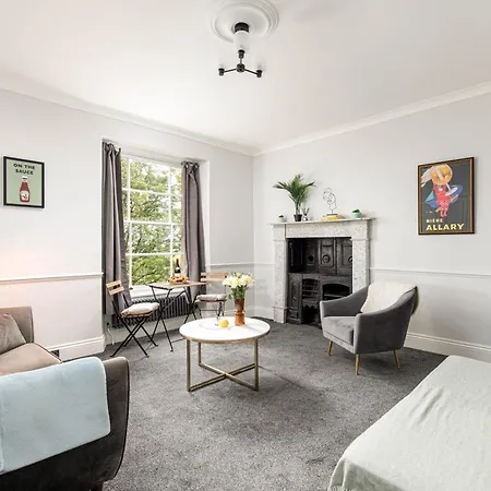 New Stunning Clifton Flat-parking-by Fabaccommodation Apartman *