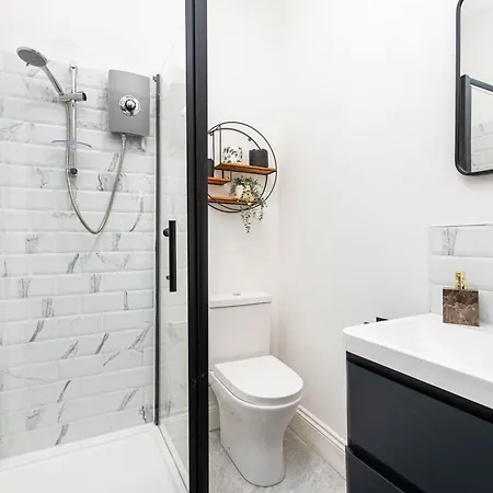 New Stunning Clifton Flat-parking-by Fabaccommodation * Bristol