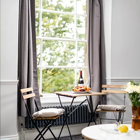 Stunning Clifton Flat-parking-by Fabaccommodation * Bristol