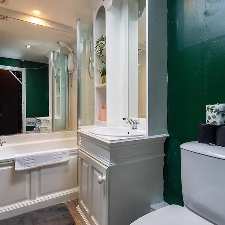 Daire Stunning Clifton Flat-parking-by Fabaccommodation