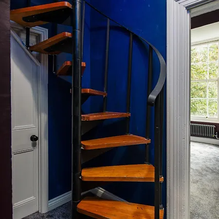 New Stunning Clifton Flat-parking-by Fabaccommodation Apartman *