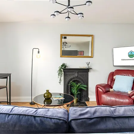 New Stunning Clifton Flat-parking-by Fabaccommodation