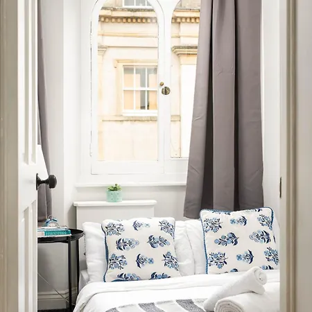 Daire Stunning Clifton Flat-parking-by Fabaccommodation