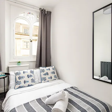 Stunning Clifton Flat-parking-by Fabaccommodation