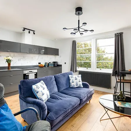 New Stunning Clifton Flat-parking-by Fabaccommodation Bristol