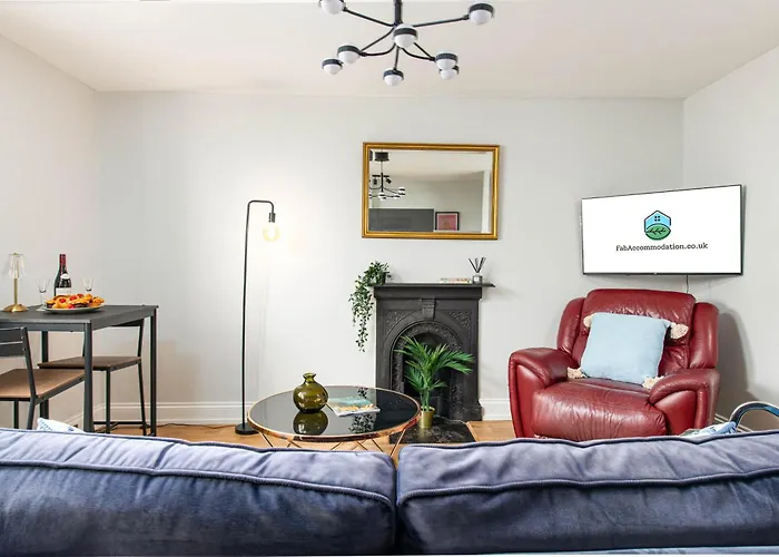 New Stunning Clifton Flat-parking-by Fabaccommodation